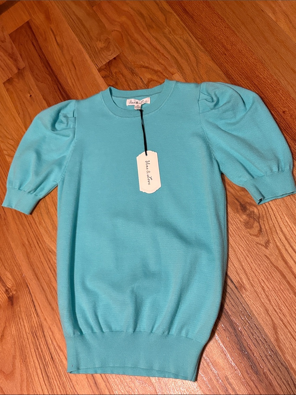 NWT Vine & Love Women’s Puffy Short Sleeve Sweater; Medium